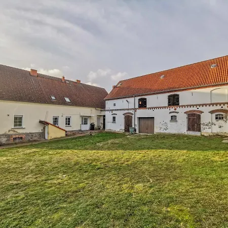 Apartment In Herrenhaus Gross Pinnow Exterior photo