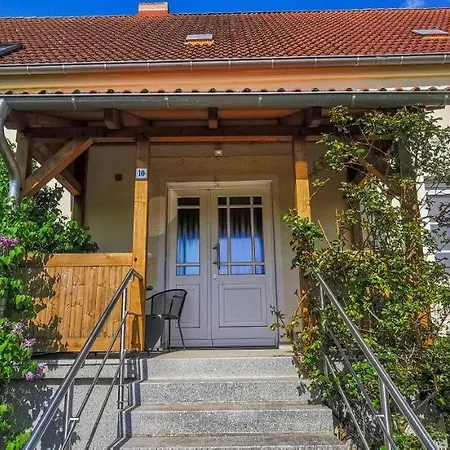 Apartment In Herrenhaus Gross Pinnow Exterior photo